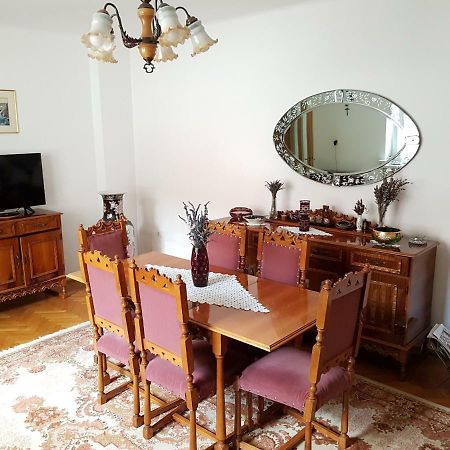 Casa Bunicilor Villa Colonia Sase Martie ภายนอก รูปภาพ