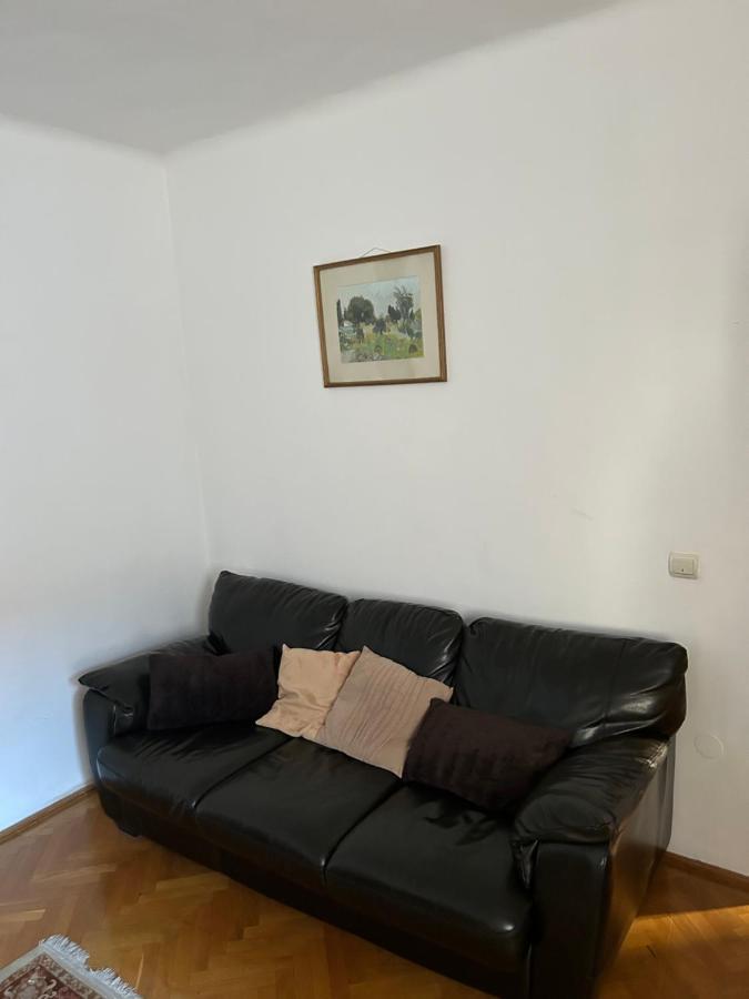 Casa Bunicilor Villa Colonia Sase Martie ภายนอก รูปภาพ