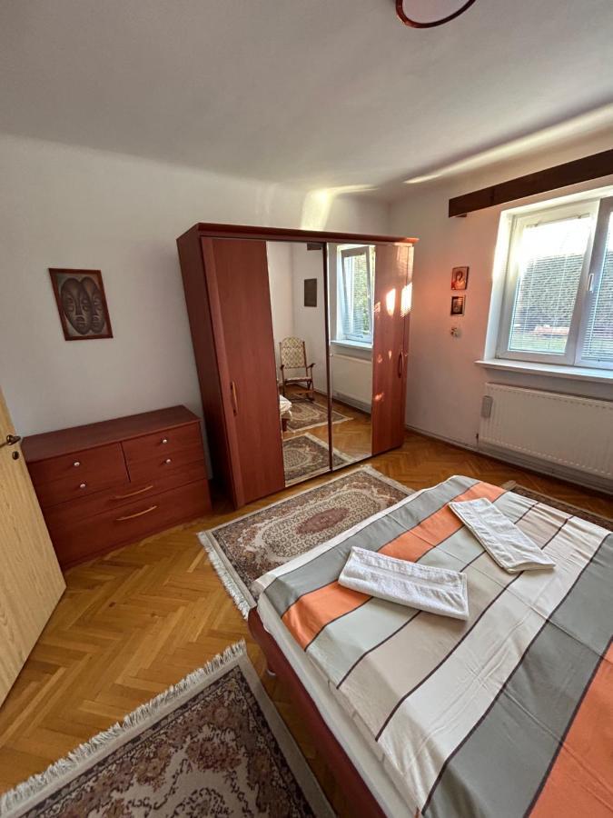 Casa Bunicilor Villa Colonia Sase Martie ภายนอก รูปภาพ